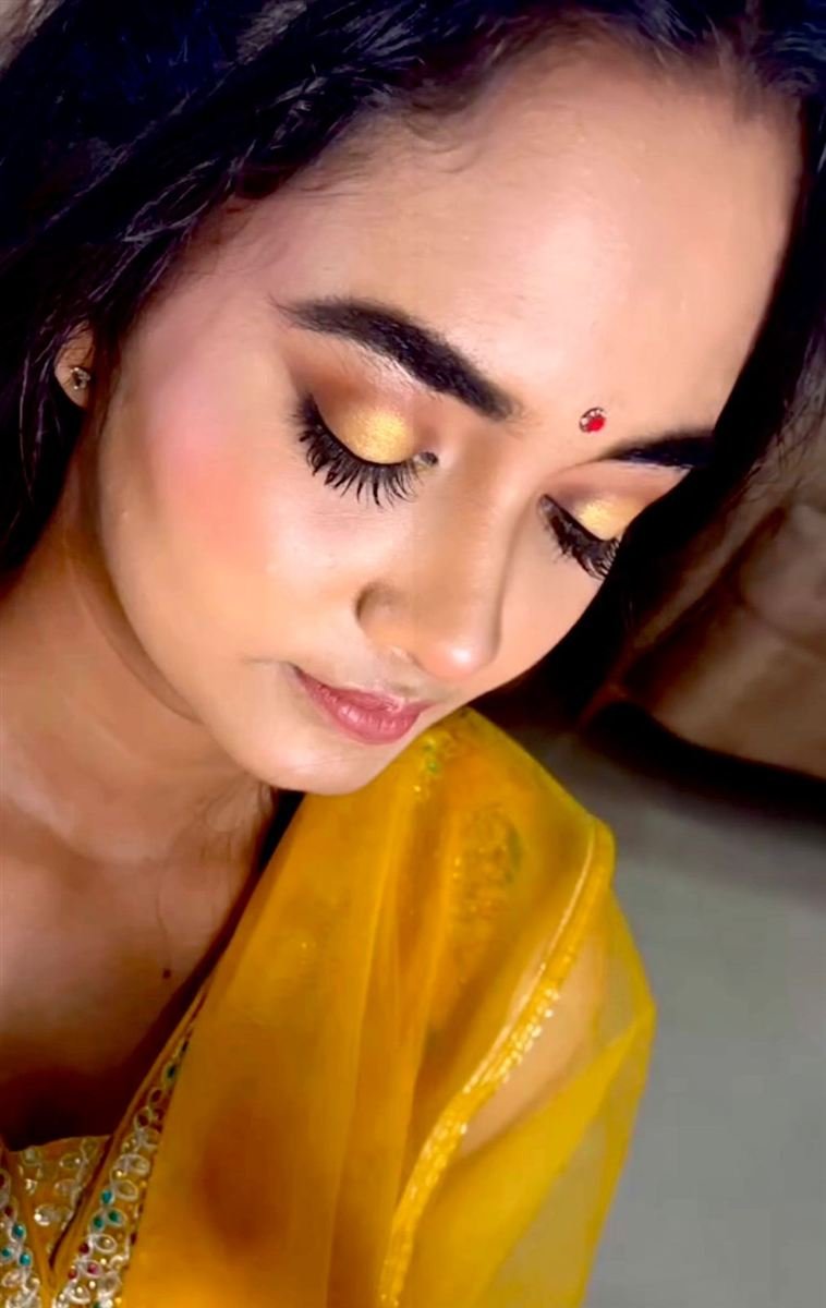 Haldi ceremony makeup, golden hues with yellow outfit — Navi Mumbai