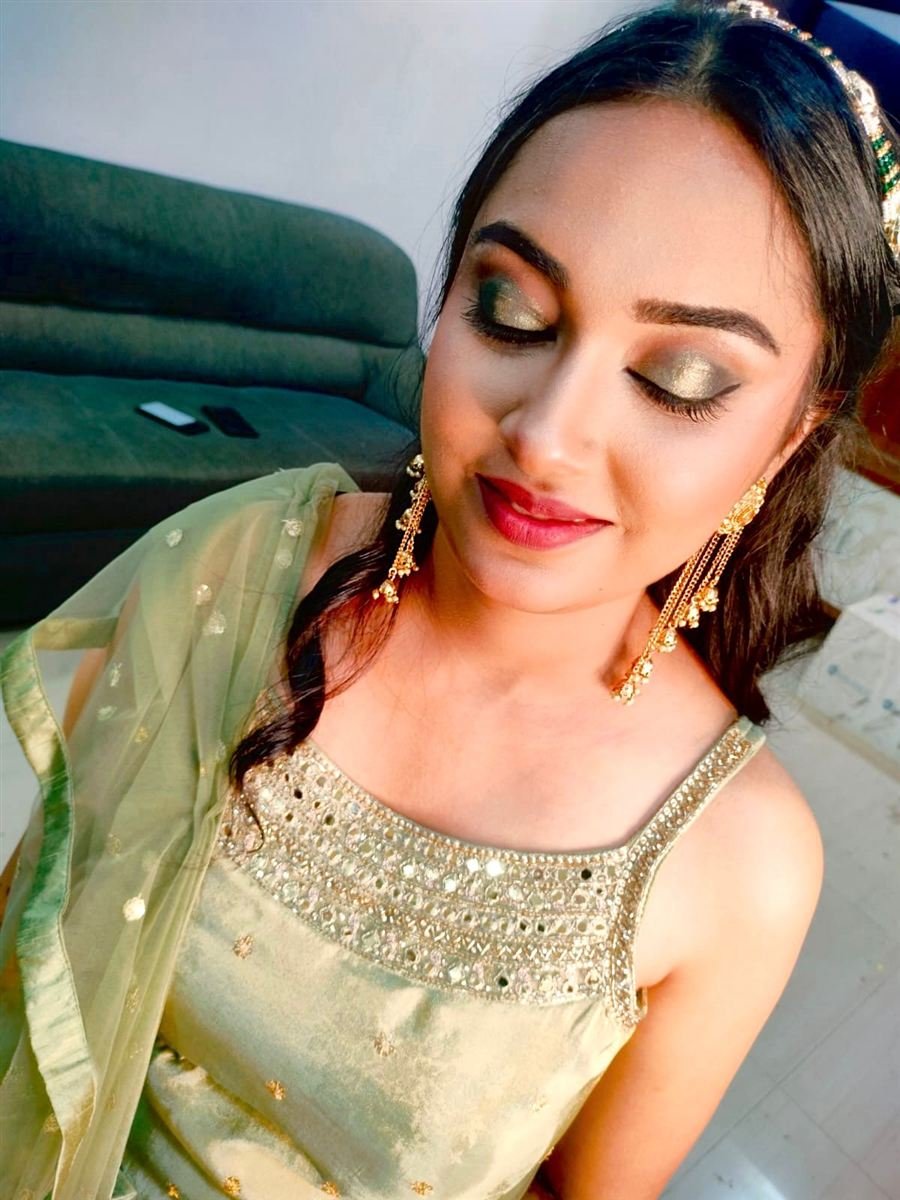 Mehendi look close-up, green shimmer eyes and soft glam — Navi Mumbai